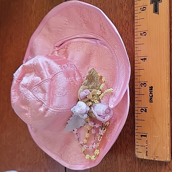 Putting on the Ritz Jewelry Unique Gift Box Victorian Bonnet 👒  with Hat Box - Picture 6 of 11